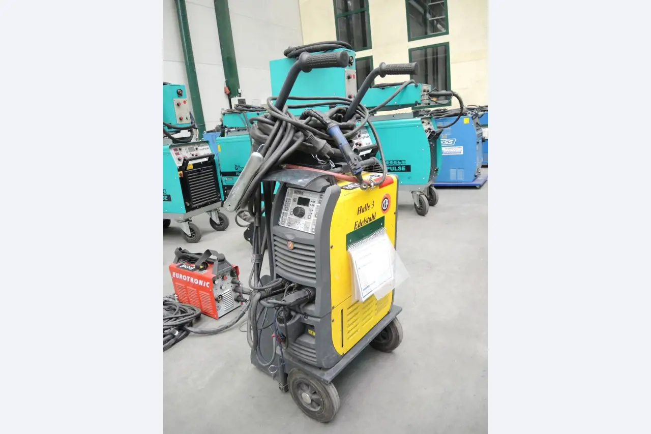 Chapas metálicas e máquinas para trabalhar metais<br><font size="2">Colaboração com Hilco Industrial Acquisitions bv</font><br><img src="/images/hil.png"><br>-1