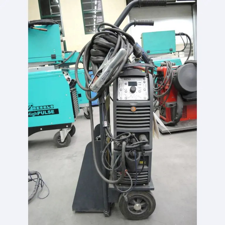 Chapas metálicas e máquinas para trabalhar metais<br><font size="2">Colaboração com Hilco Industrial Acquisitions bv</font><br><img src="/images/hil.png"><br>-2