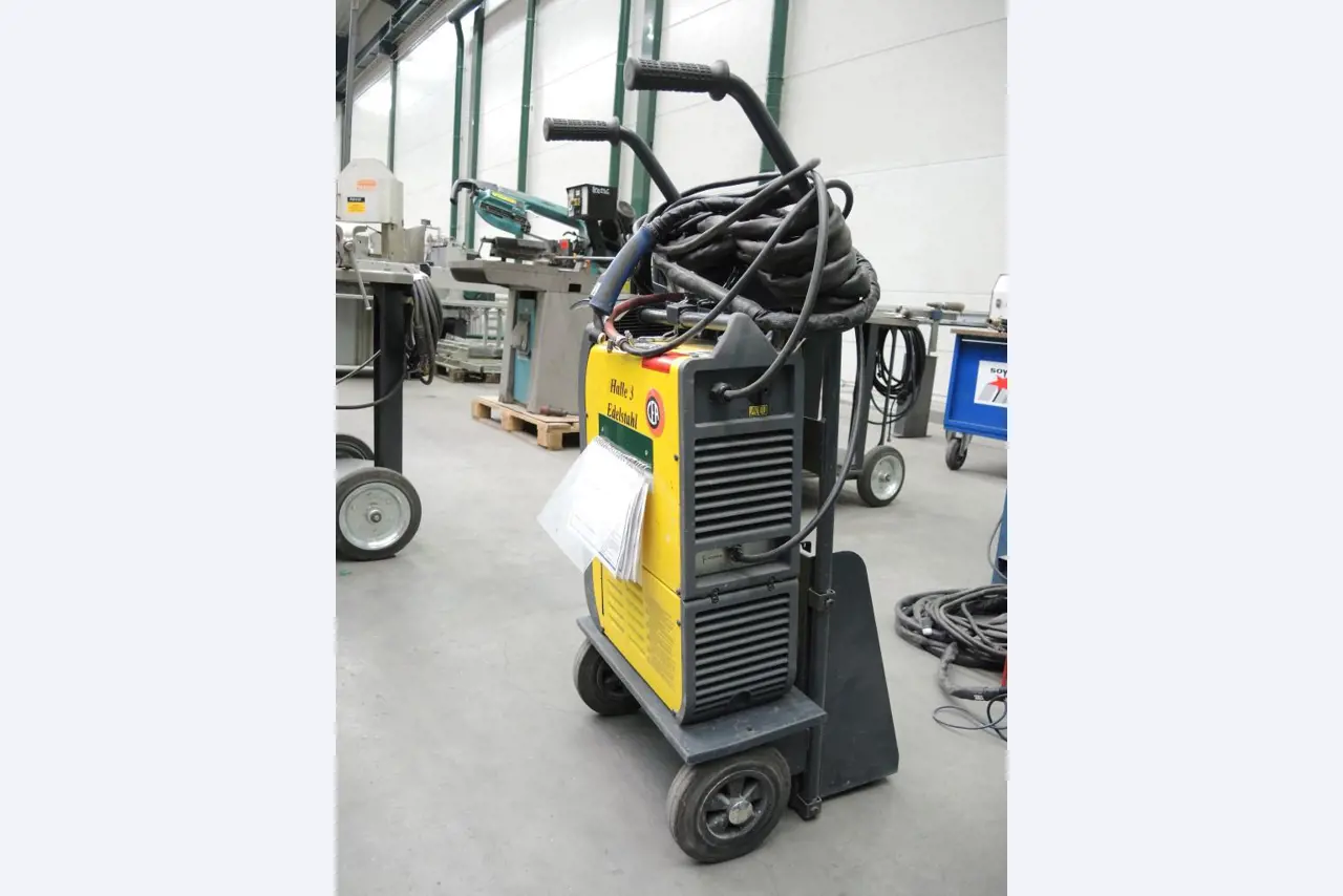 Chapas metálicas e máquinas para trabalhar metais<br><font size="2">Colaboração com Hilco Industrial Acquisitions bv</font><br><img src="/images/hil.png"><br>-4