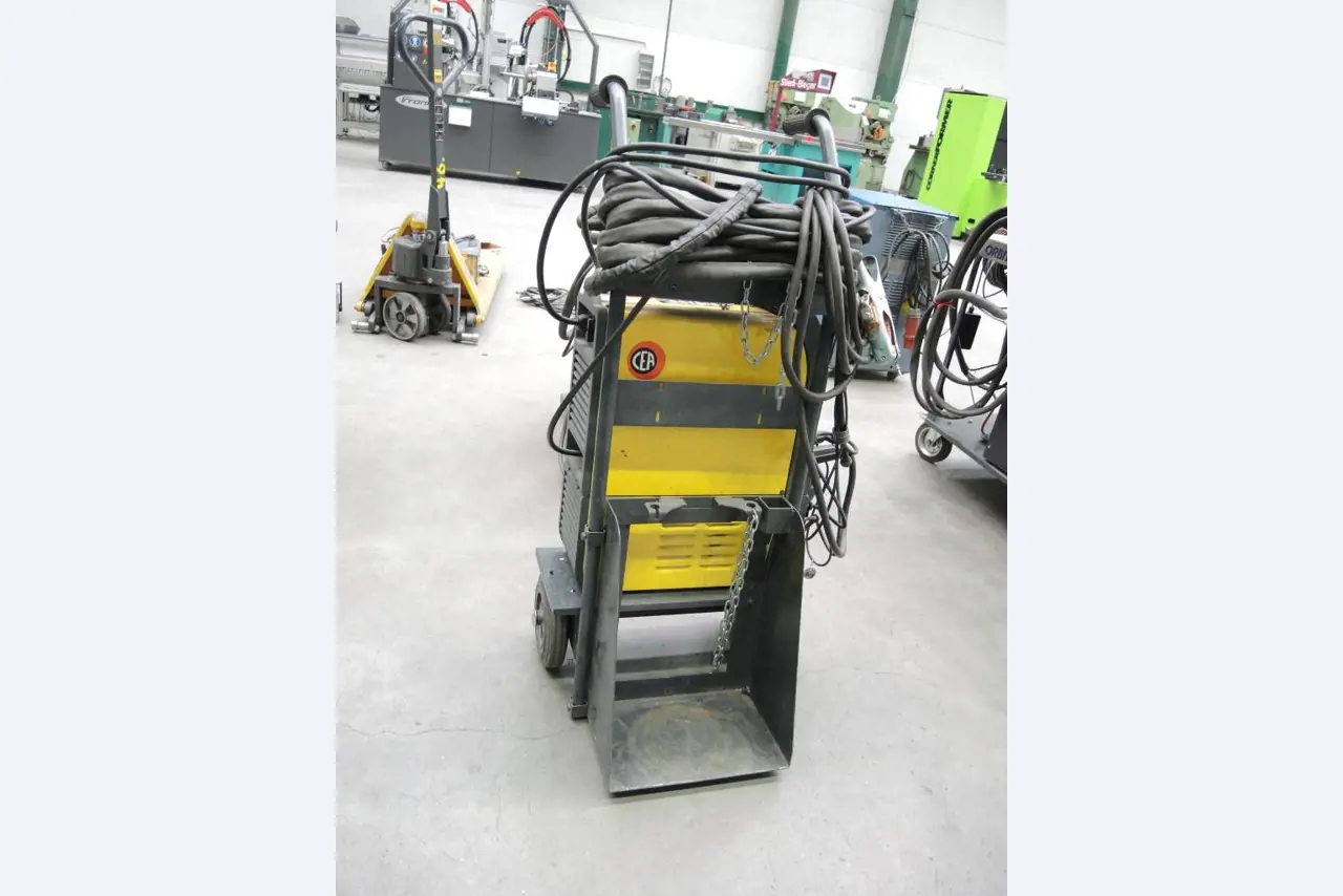 Chapas metálicas e máquinas para trabalhar metais<br><font size="2">Colaboração com Hilco Industrial Acquisitions bv</font><br><img src="/images/hil.png"><br>-5