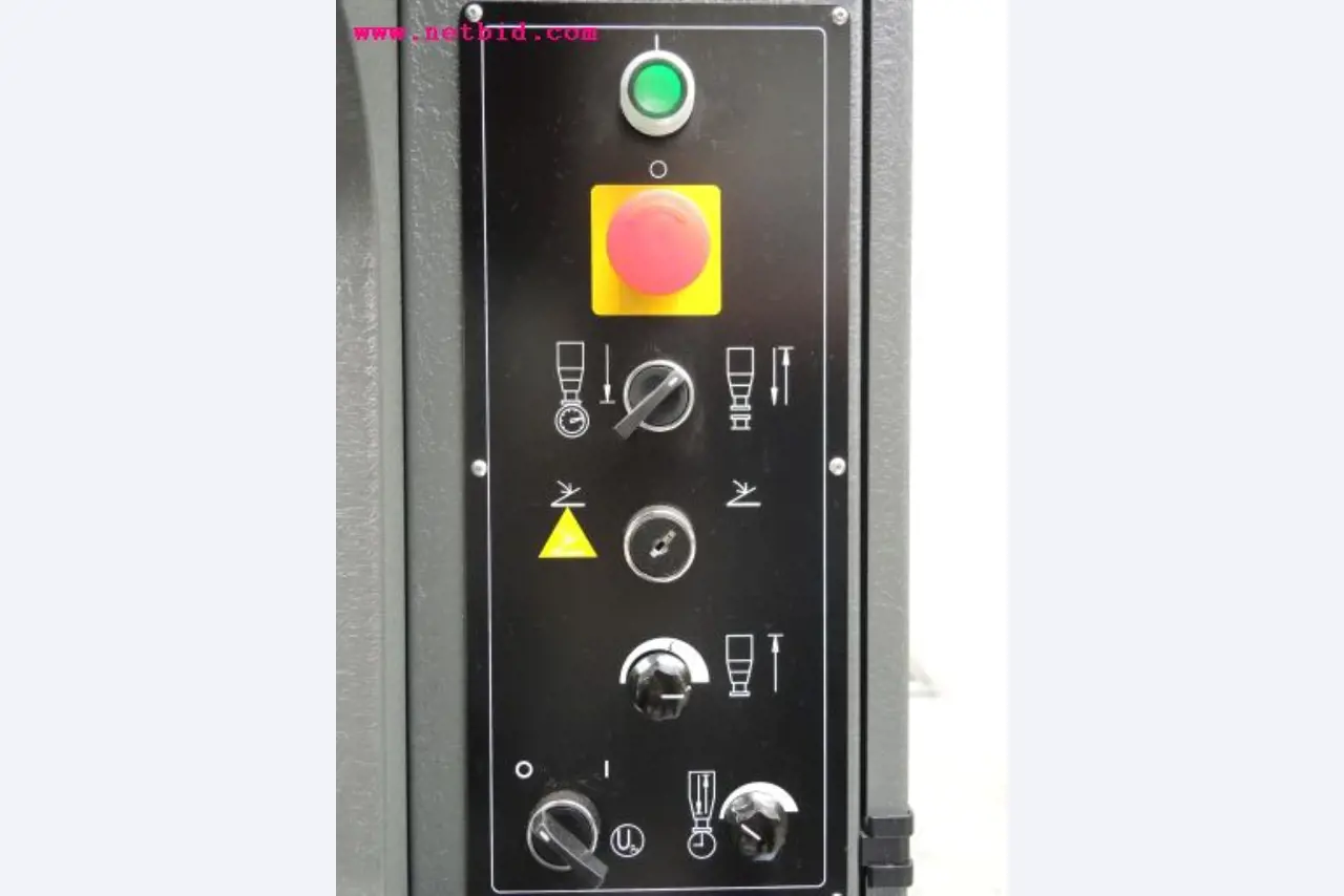 Chapas metálicas e máquinas para trabalhar metais<br><font size="2">Em colaboração com a Hilco Industrial Acquisitions bv</font>-13
