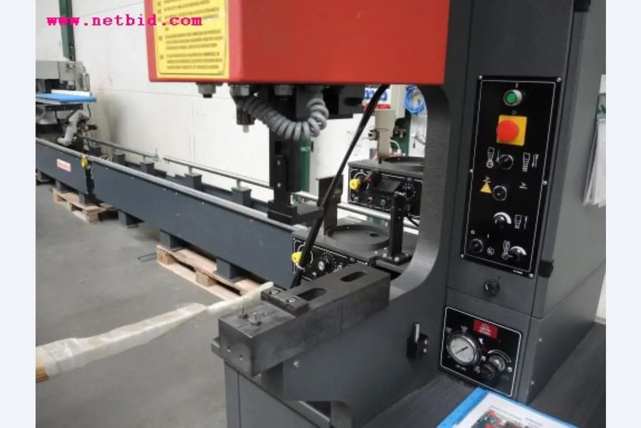 Chapas metálicas e máquinas para trabalhar metais<br><font size="2">Em colaboração com a Hilco Industrial Acquisitions bv</font>-11