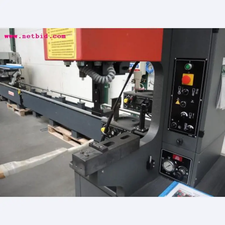 Chapas metálicas e máquinas para trabalhar metais<br><font size="2">Em colaboração com a Hilco Industrial Acquisitions bv</font>-11