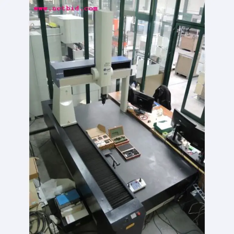 sheetmetal and metalworking machines <br><font size="2">In collaboration with Hilco Industrial Acquisitions bv<br></font>-9