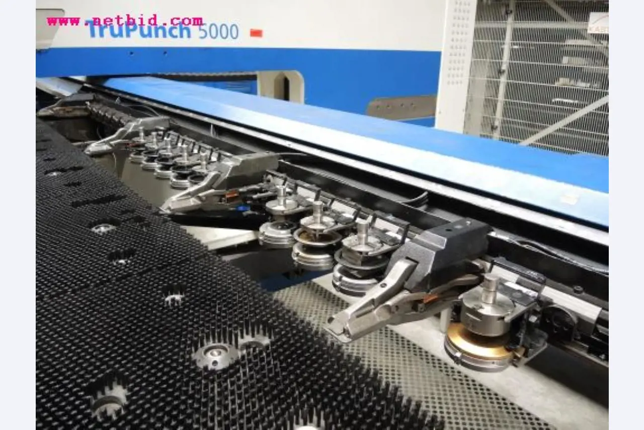 Chapas metálicas e máquinas para trabalhar metais<br><font size="2">Em colaboração com a Hilco Industrial Acquisitions bv</font>-10