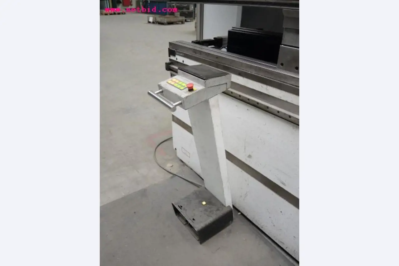 Chapas metálicas e máquinas para trabalhar metais<br><font size="2">Em colaboração com a Hilco Industrial Acquisitions bv</font>-4