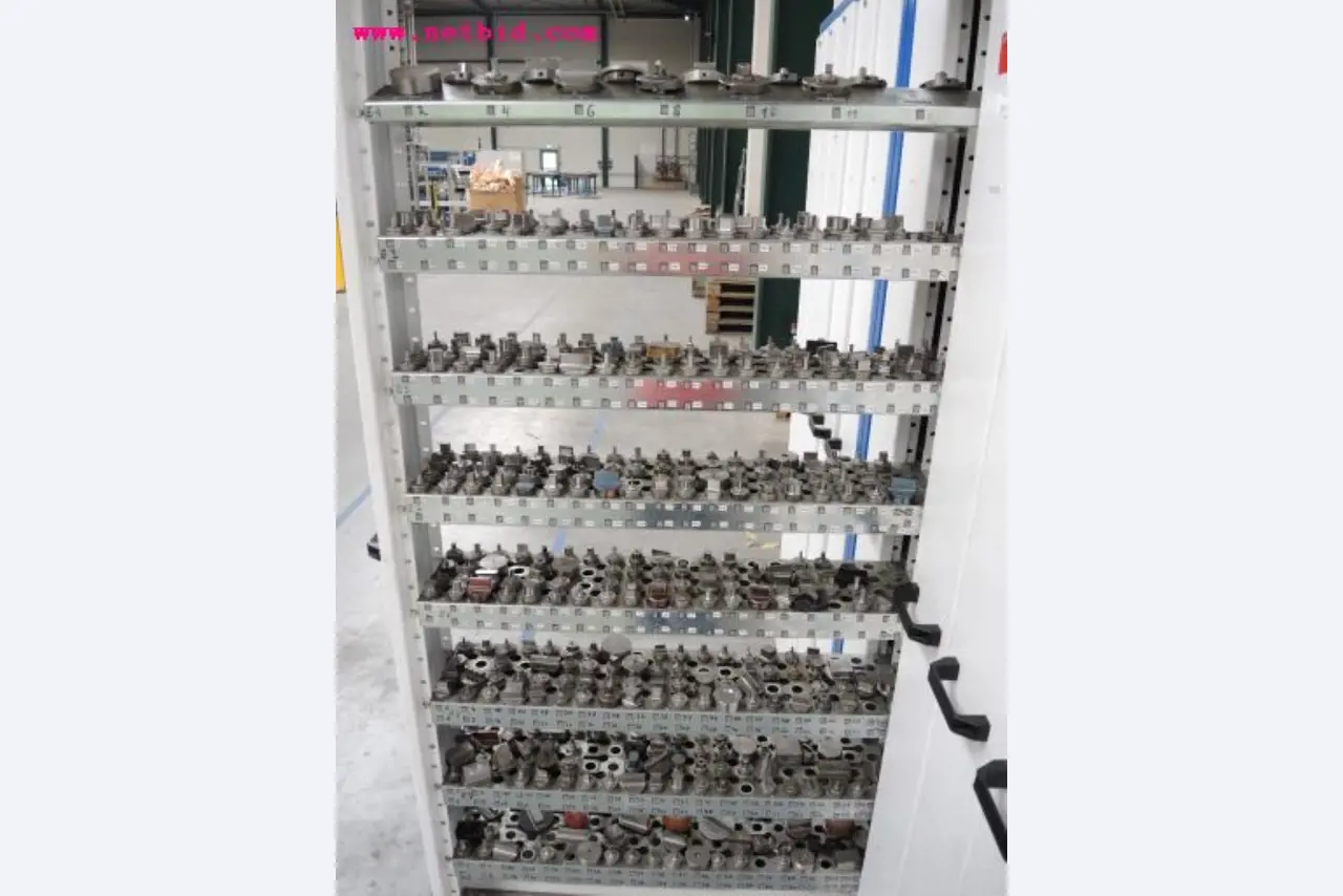 Chapas metálicas e máquinas para trabalhar metais<br><font size="2">Em colaboração com a Hilco Industrial Acquisitions bv</font>-17
