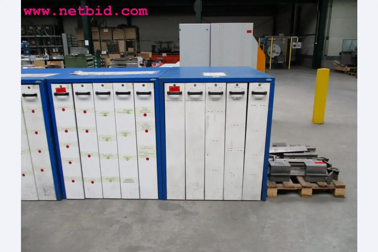 Chapas metálicas e máquinas para trabalhar metais<br><font size="2">Em colaboração com a Hilco Industrial Acquisitions bv</font>-1