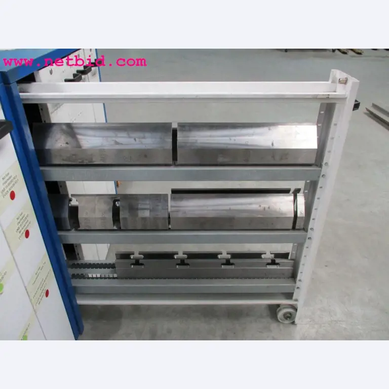 Chapas metálicas e máquinas para trabalhar metais<br><font size="2">Em colaboração com a Hilco Industrial Acquisitions bv</font>-7