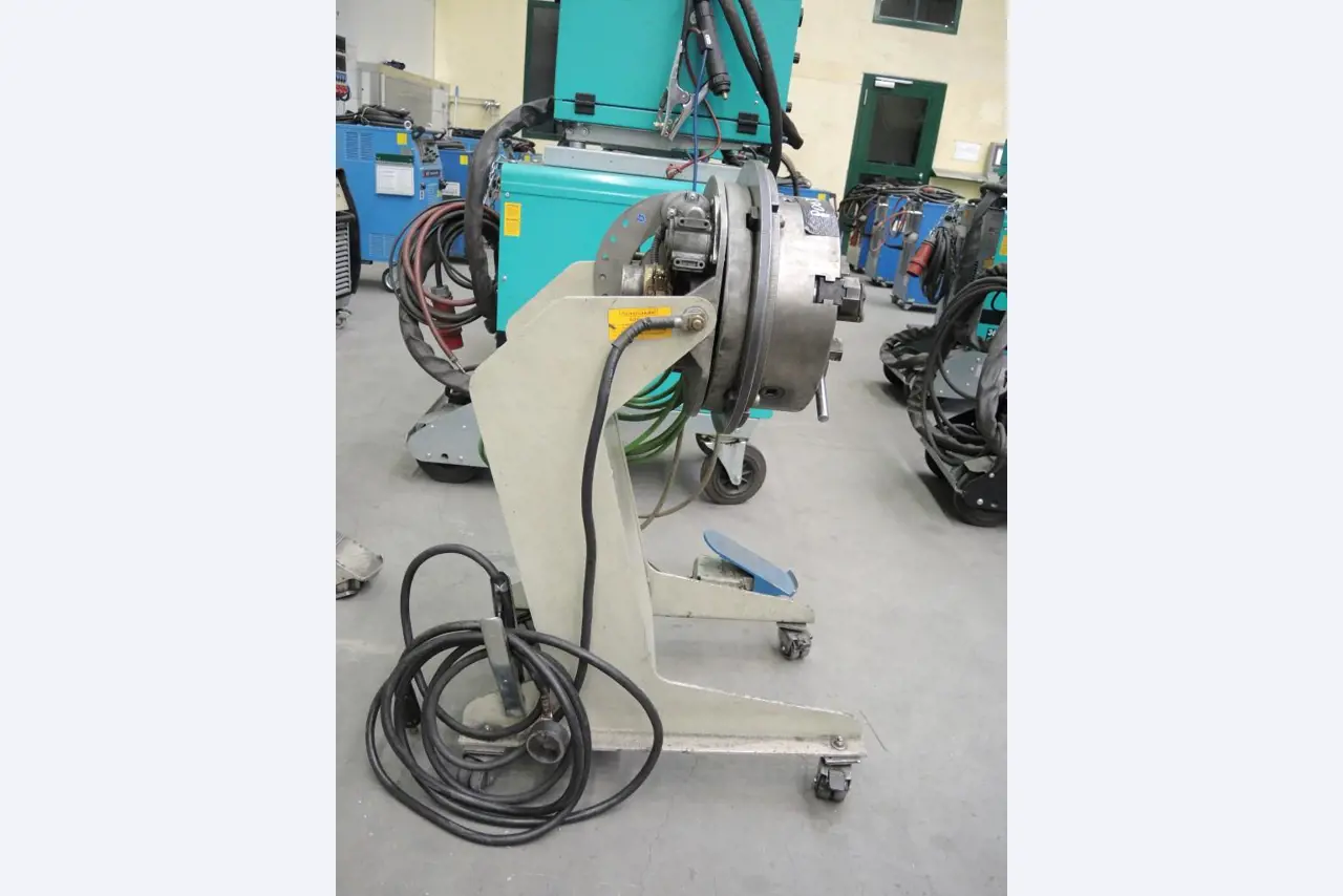 Chapas metálicas e máquinas para trabalhar metais<br><font size="2">Colaboração com Hilco Industrial Acquisitions bv</font><br><img src="/images/hil.png"><br>-3