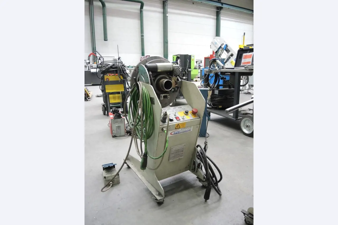 Chapas metálicas e máquinas para trabalhar metais<br><font size="2">Colaboração com Hilco Industrial Acquisitions bv</font><br><img src="/images/hil.png"><br>-4