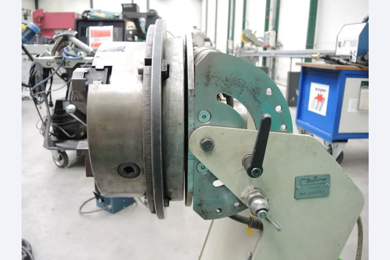 Chapas metálicas e máquinas para trabalhar metais<br><font size="2">Colaboração com Hilco Industrial Acquisitions bv</font><br><img src="/images/hil.png"><br>-7