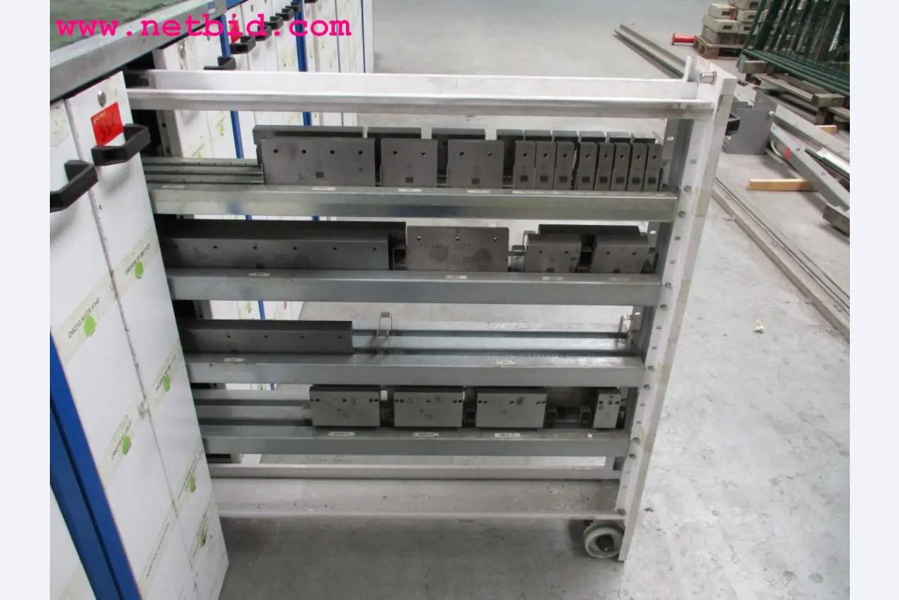 Chapas metálicas e máquinas para trabalhar metais<br><font size="2">Em colaboração com a Hilco Industrial Acquisitions bv</font>-6