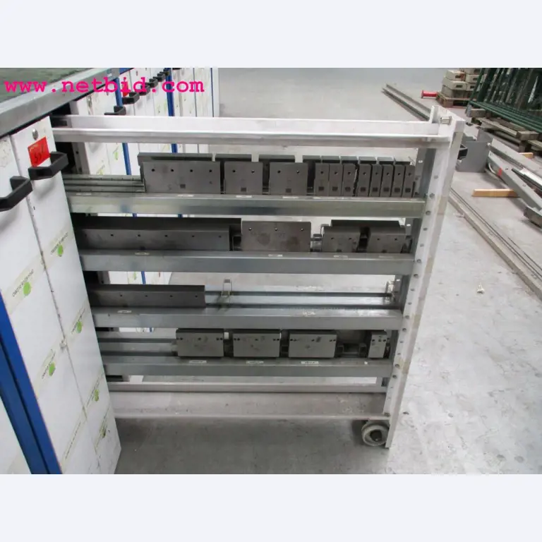 Chapas metálicas e máquinas para trabalhar metais<br><font size="2">Em colaboração com a Hilco Industrial Acquisitions bv</font>-6