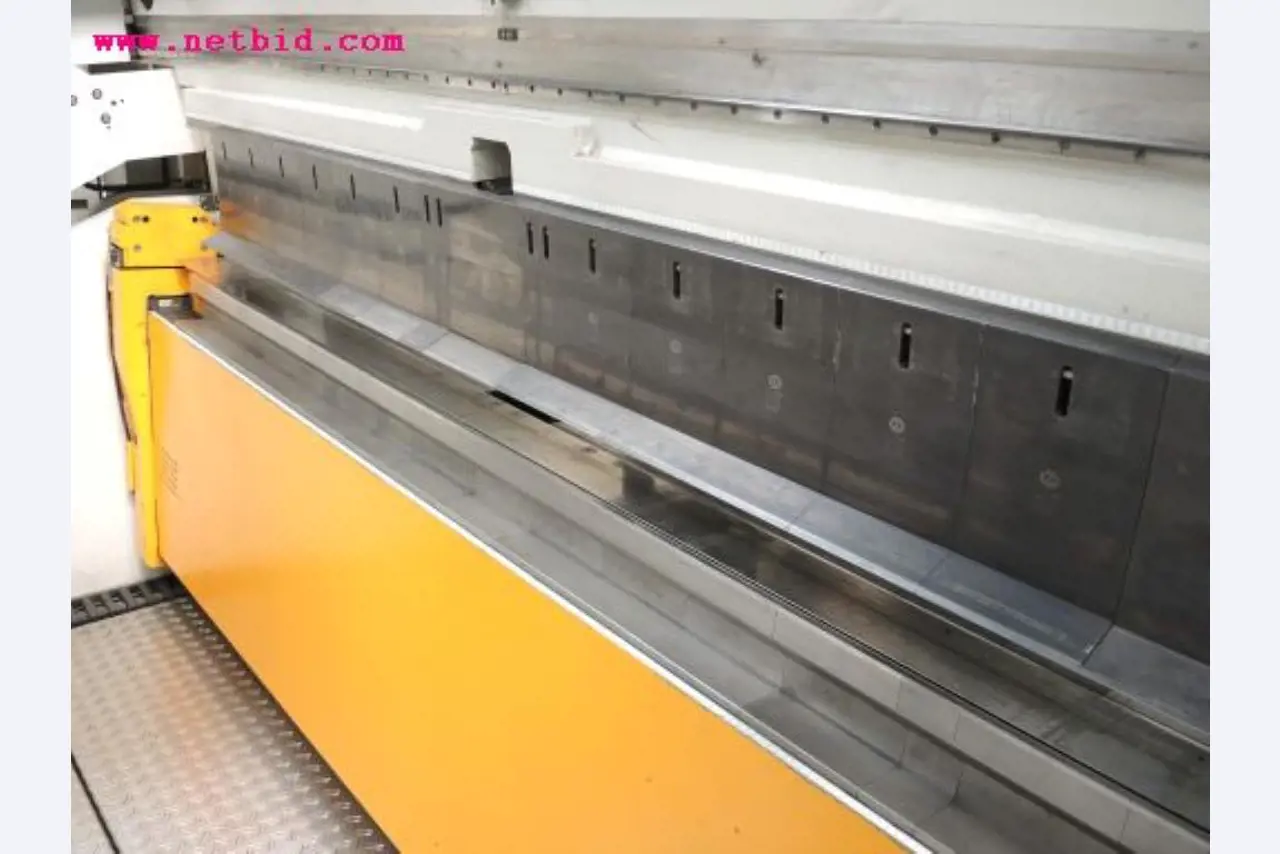 Chapas metálicas e máquinas para trabalhar metais<br><font size="2">Em colaboração com a Hilco Industrial Acquisitions bv</font>-4