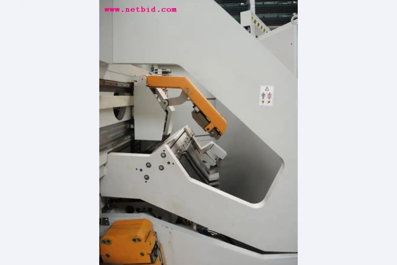 Chapas metálicas e máquinas para trabalhar metais<br><font size="2">Em colaboração com a Hilco Industrial Acquisitions bv</font>-6
