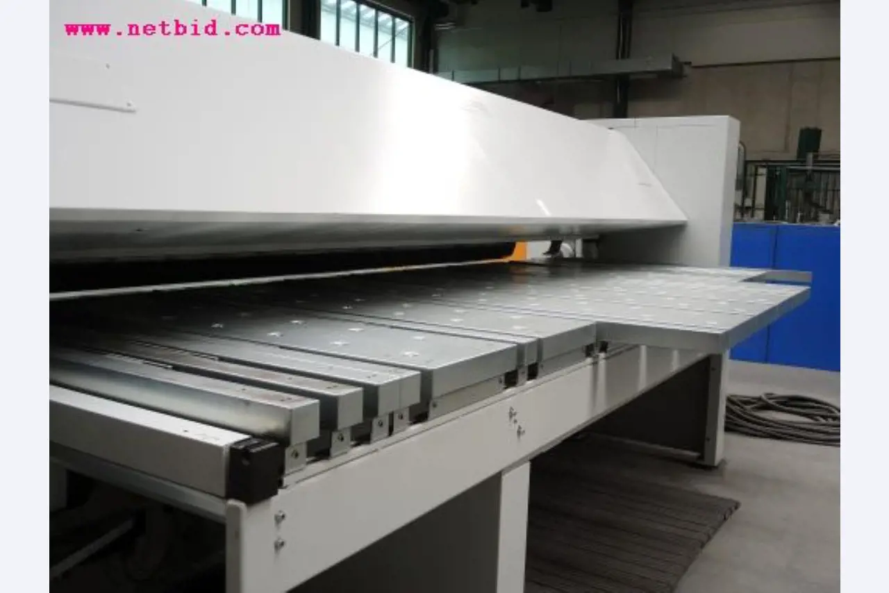 Chapas metálicas e máquinas para trabalhar metais<br><font size="2">Em colaboração com a Hilco Industrial Acquisitions bv</font>-3
