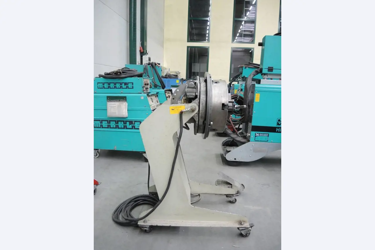 Chapas metálicas e máquinas para trabalhar metais<br><font size="2">Colaboração com Hilco Industrial Acquisitions bv</font><br><img src="/images/hil.png"><br>-3