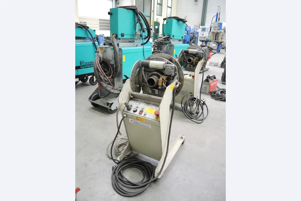 Chapas metálicas e máquinas para trabalhar metais<br><font size="2">Colaboração com Hilco Industrial Acquisitions bv</font><br><img src="/images/hil.png"><br>-4