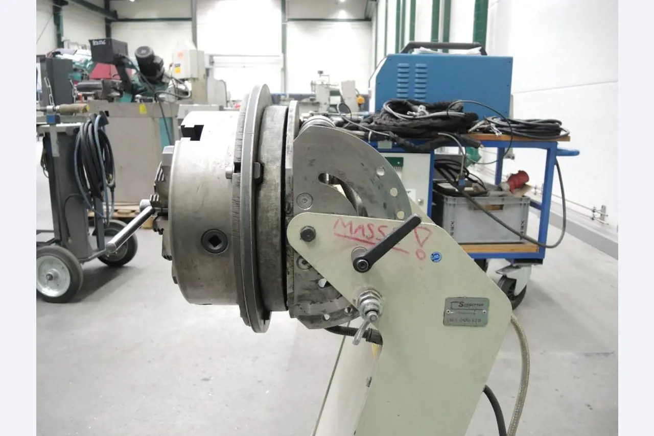 Chapas metálicas e máquinas para trabalhar metais<br><font size="2">Colaboração com Hilco Industrial Acquisitions bv</font><br><img src="/images/hil.png"><br>-7