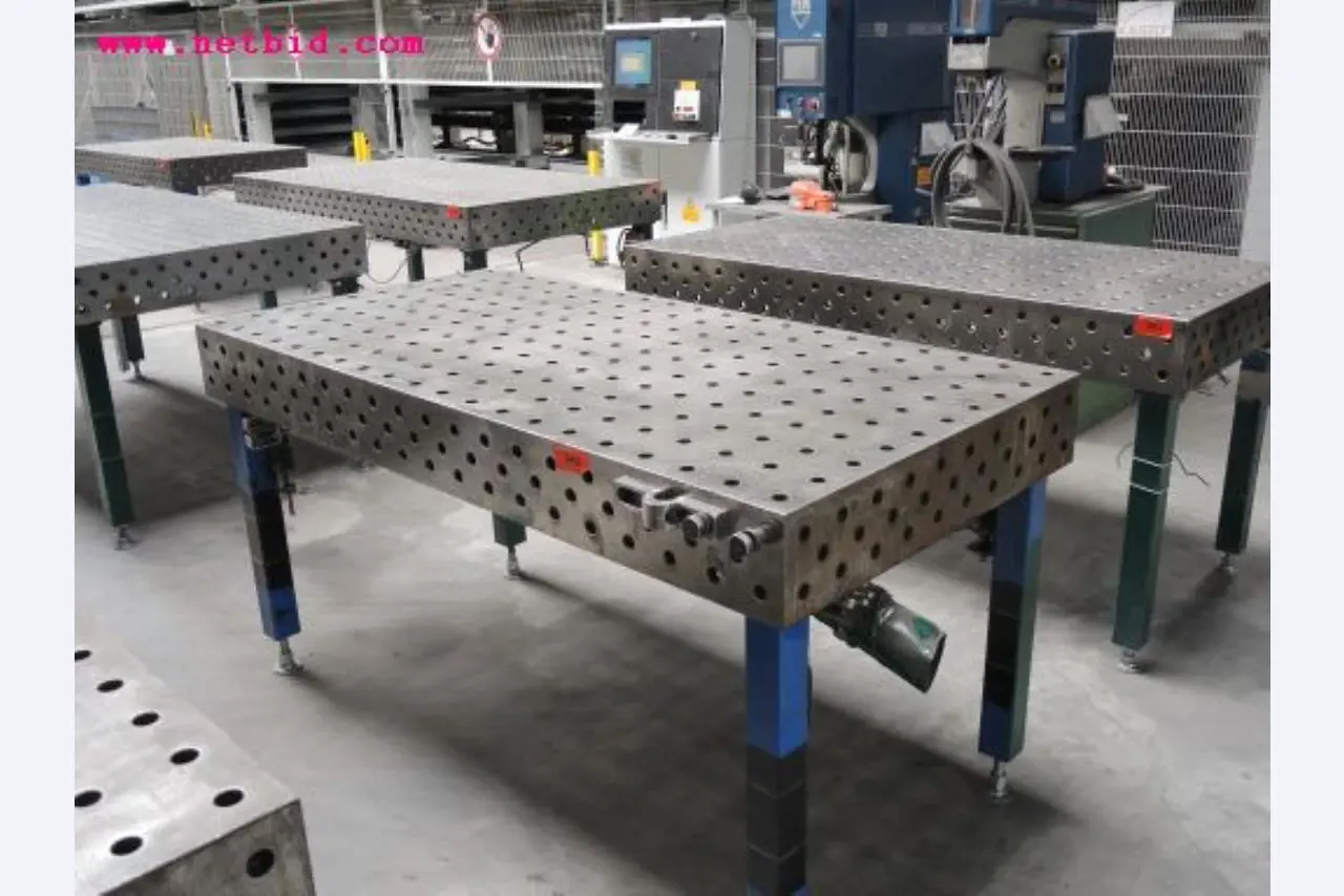 Chapas metálicas e máquinas para trabalhar metais<br><font size="2">Em colaboração com a Hilco Industrial Acquisitions bv</font>-1