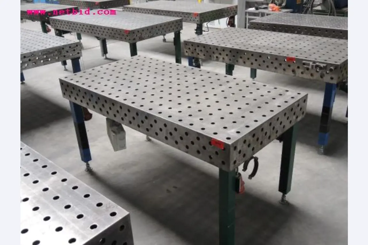 Chapas metálicas e máquinas para trabalhar metais<br><font size="2">Em colaboração com a Hilco Industrial Acquisitions bv</font>-1