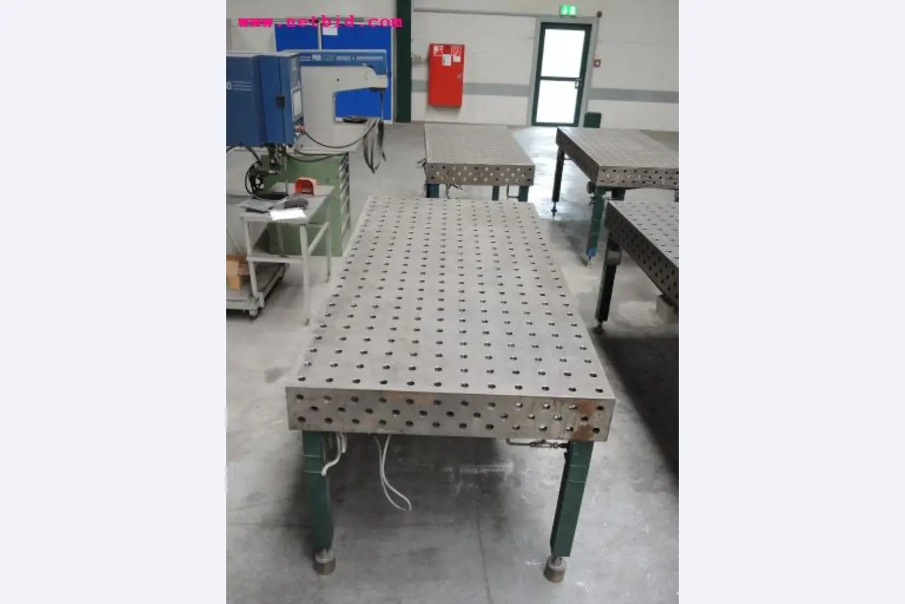 Chapas metálicas e máquinas para trabalhar metais<br><font size="2">Em colaboração com a Hilco Industrial Acquisitions bv</font>-4
