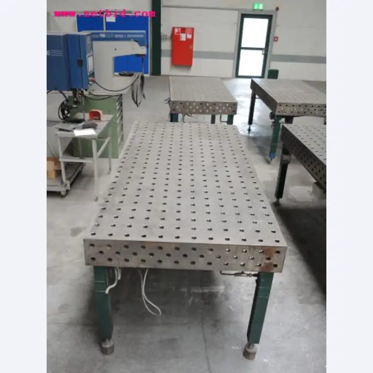 Chapas metálicas e máquinas para trabalhar metais<br><font size="2">Em colaboração com a Hilco Industrial Acquisitions bv</font>-4