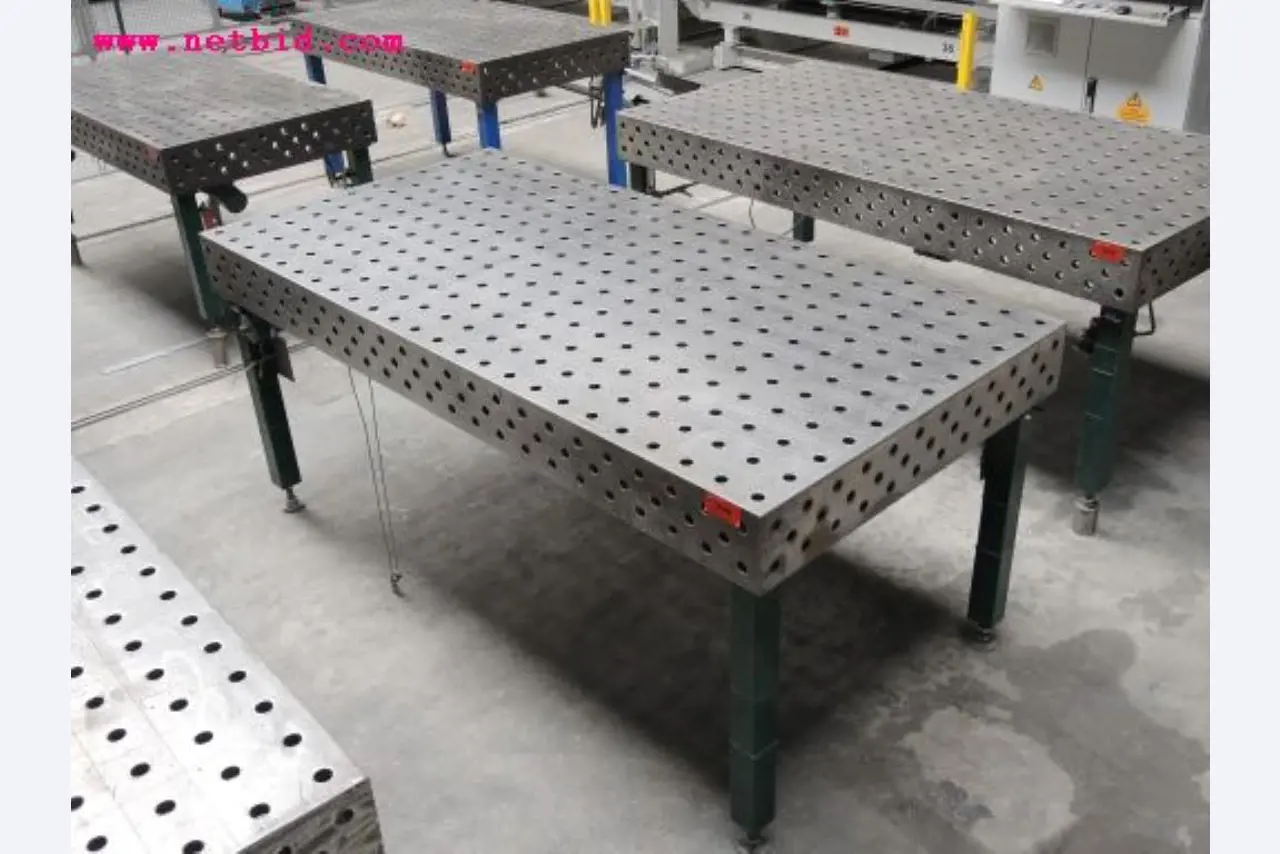 Chapas metálicas e máquinas para trabalhar metais<br><font size="2">Em colaboração com a Hilco Industrial Acquisitions bv</font>-1