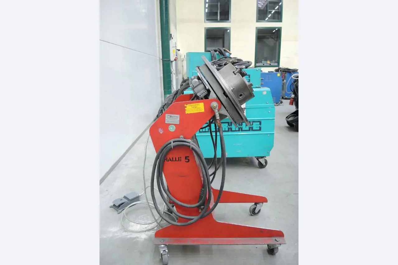 Chapas metálicas e máquinas para trabalhar metais<br><font size="2">Colaboração com Hilco Industrial Acquisitions bv</font><br><img src="/images/hil.png"><br>-3