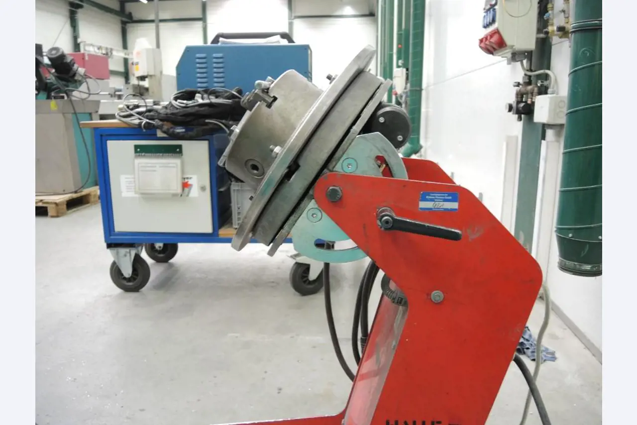 Chapas metálicas e máquinas para trabalhar metais<br><font size="2">Colaboração com Hilco Industrial Acquisitions bv</font><br><img src="/images/hil.png"><br>-7