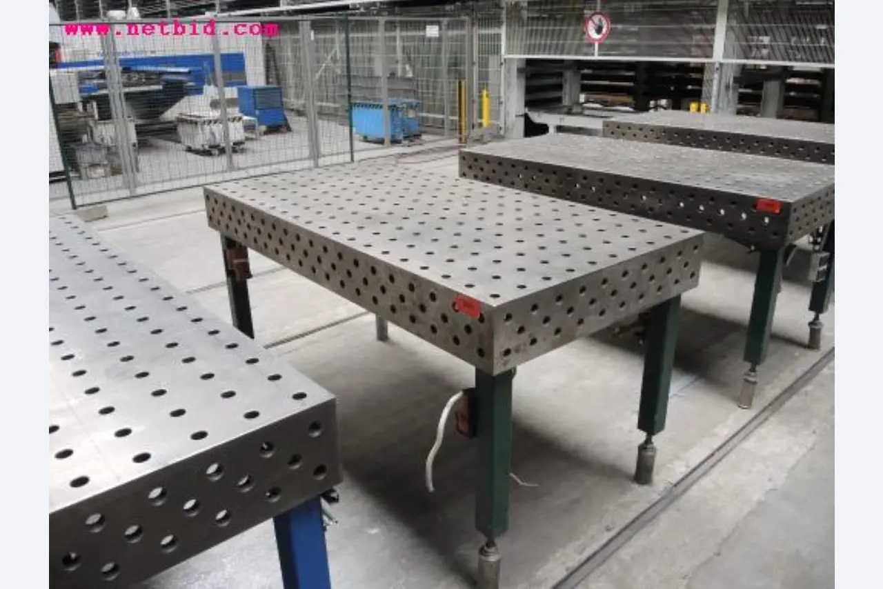 Chapas metálicas e máquinas para trabalhar metais<br><font size="2">Em colaboração com a Hilco Industrial Acquisitions bv</font>-1
