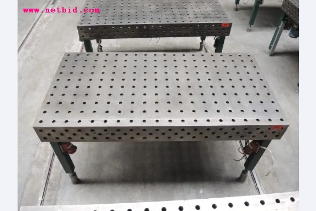 Chapas metálicas e máquinas para trabalhar metais<br><font size="2">Em colaboração com a Hilco Industrial Acquisitions bv</font>-4