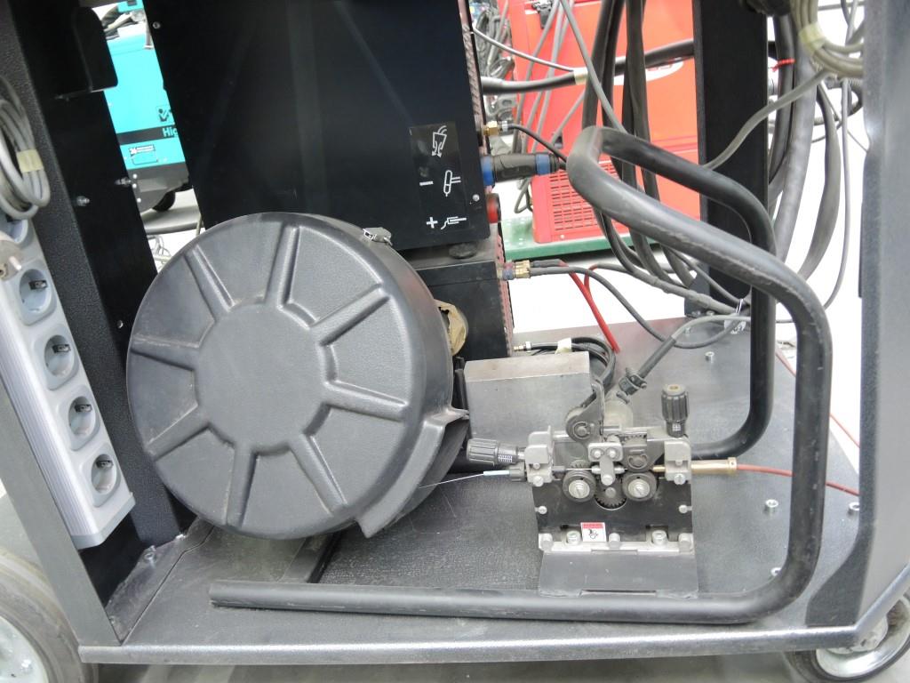 Chapas metálicas e máquinas para trabalhar metais<br><font size="2">Colaboração com Hilco Industrial Acquisitions bv</font><br><img src="/images/hil.png"><br>-12