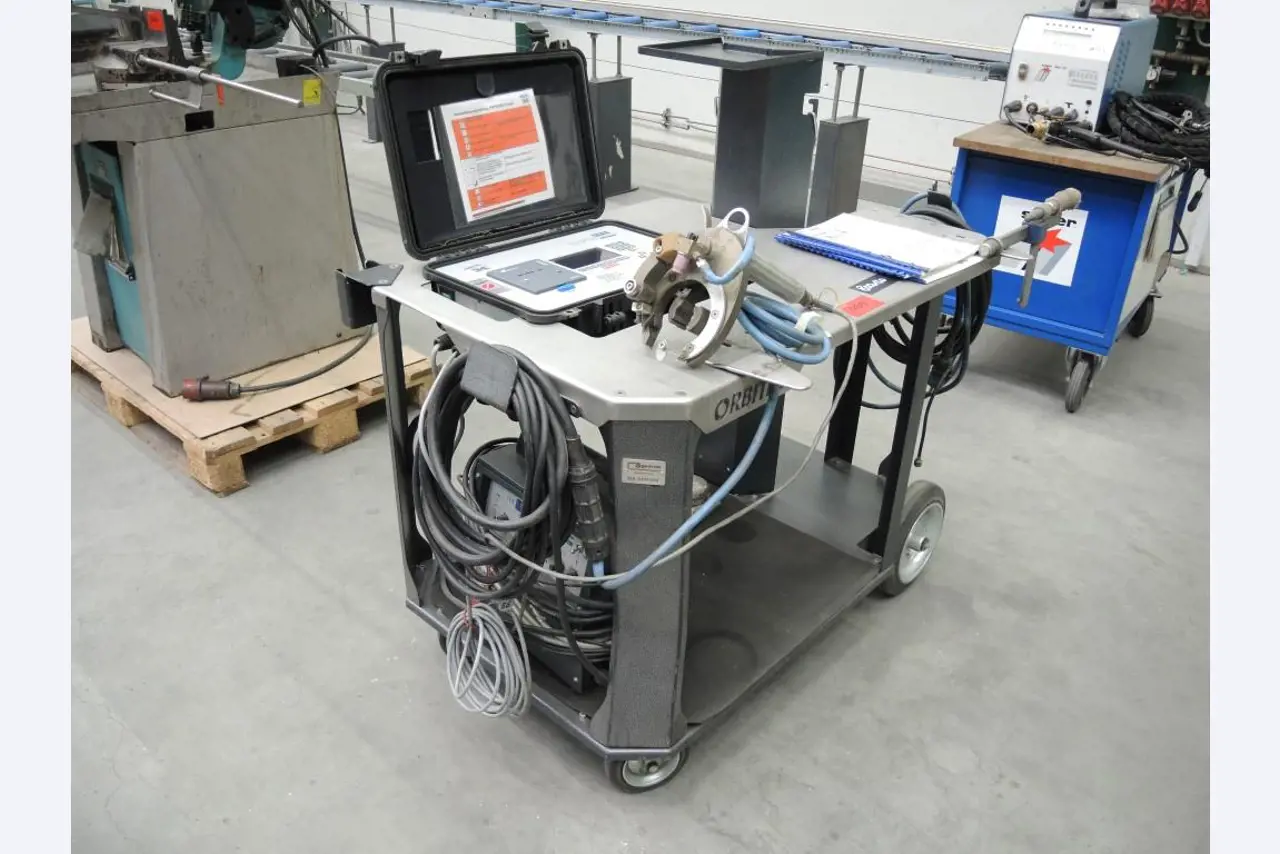 Chapas metálicas e máquinas para trabalhar metais<br><font size="2">Colaboração com Hilco Industrial Acquisitions bv</font><br><img src="/images/hil.png"><br>-1