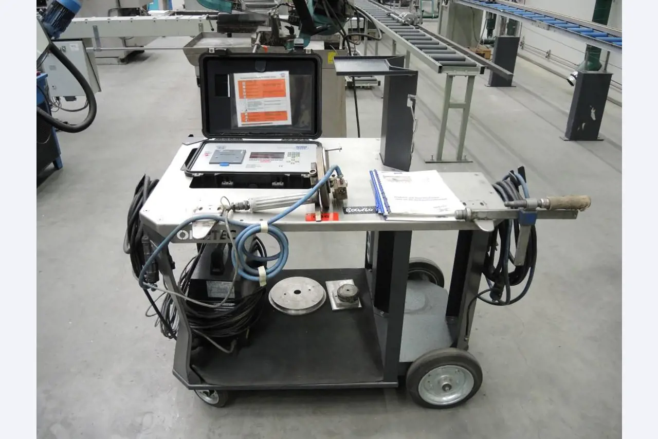 Chapas metálicas e máquinas para trabalhar metais<br><font size="2">Colaboração com Hilco Industrial Acquisitions bv</font><br><img src="/images/hil.png"><br>-2