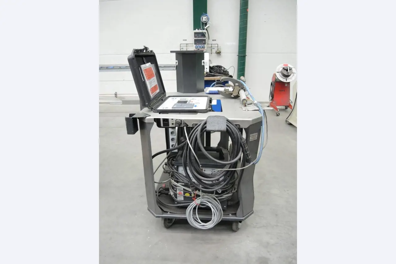 Chapas metálicas e máquinas para trabalhar metais<br><font size="2">Colaboração com Hilco Industrial Acquisitions bv</font><br><img src="/images/hil.png"><br>-3