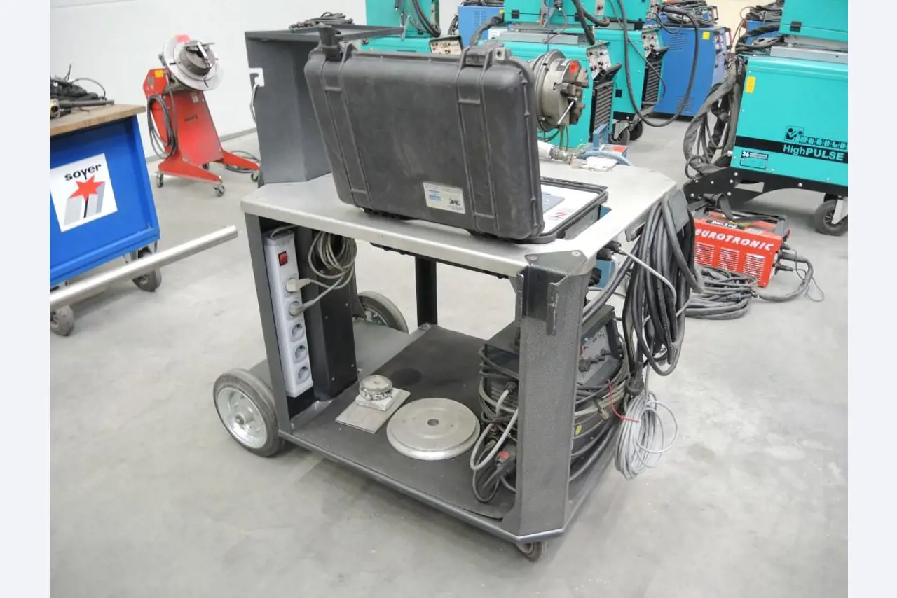 Chapas metálicas e máquinas para trabalhar metais<br><font size="2">Colaboração com Hilco Industrial Acquisitions bv</font><br><img src="/images/hil.png"><br>-4