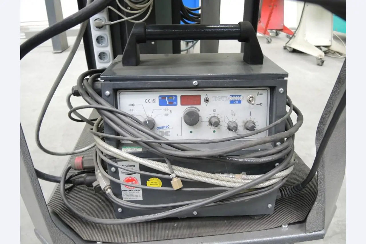 Chapas metálicas e máquinas para trabalhar metais<br><font size="2">Colaboração com Hilco Industrial Acquisitions bv</font><br><img src="/images/hil.png"><br>-7