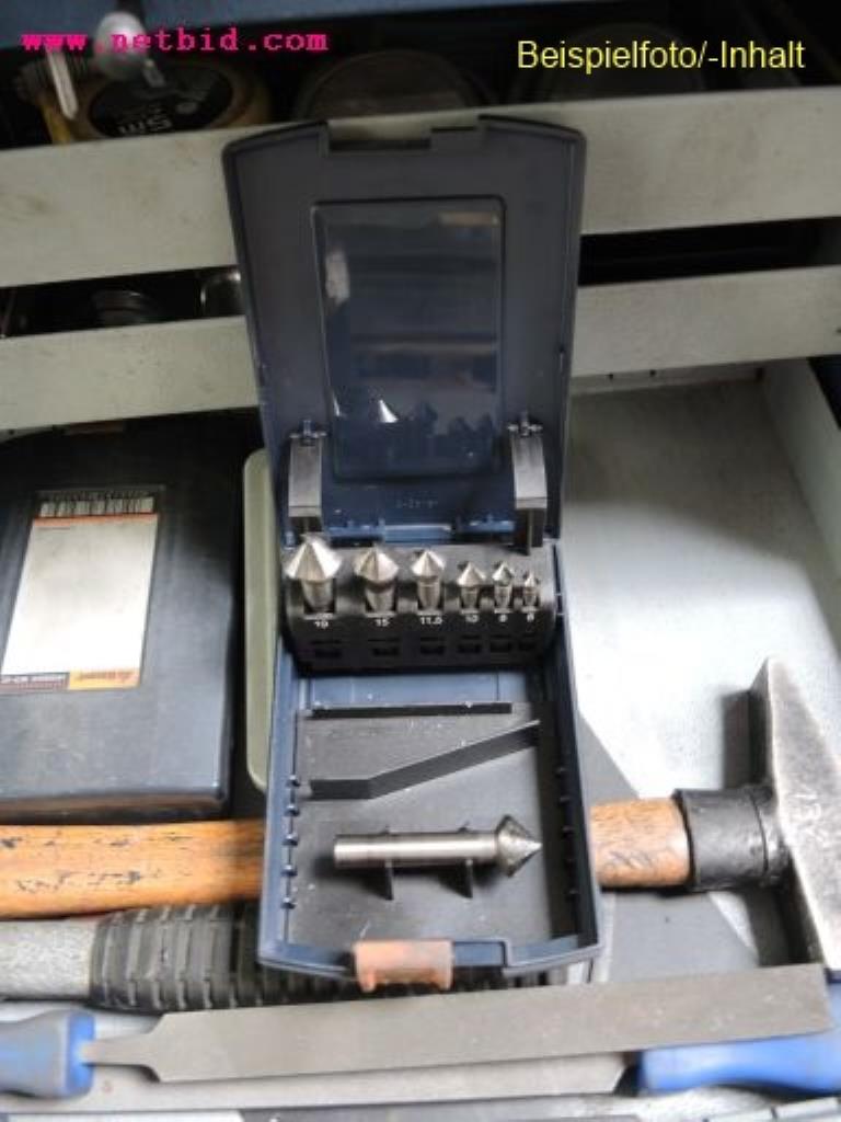 sheetmetal and metalworking machines <br><font size="2">In collaboration with Hilco Industrial Acquisitions bv<br></font>-9