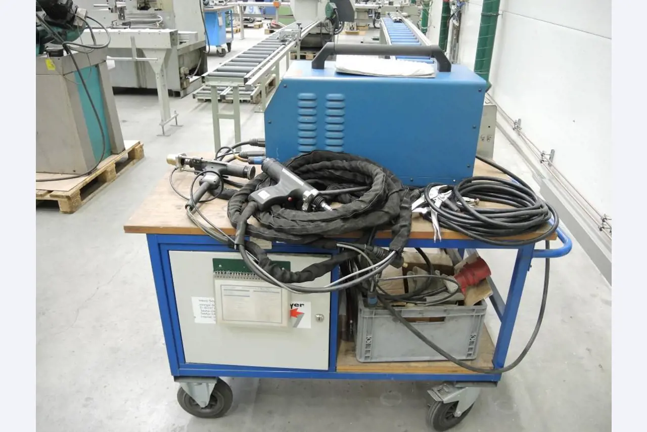 Chapas metálicas e máquinas para trabalhar metais<br><font size="2">Colaboração com Hilco Industrial Acquisitions bv</font><br><img src="/images/hil.png"><br>-2