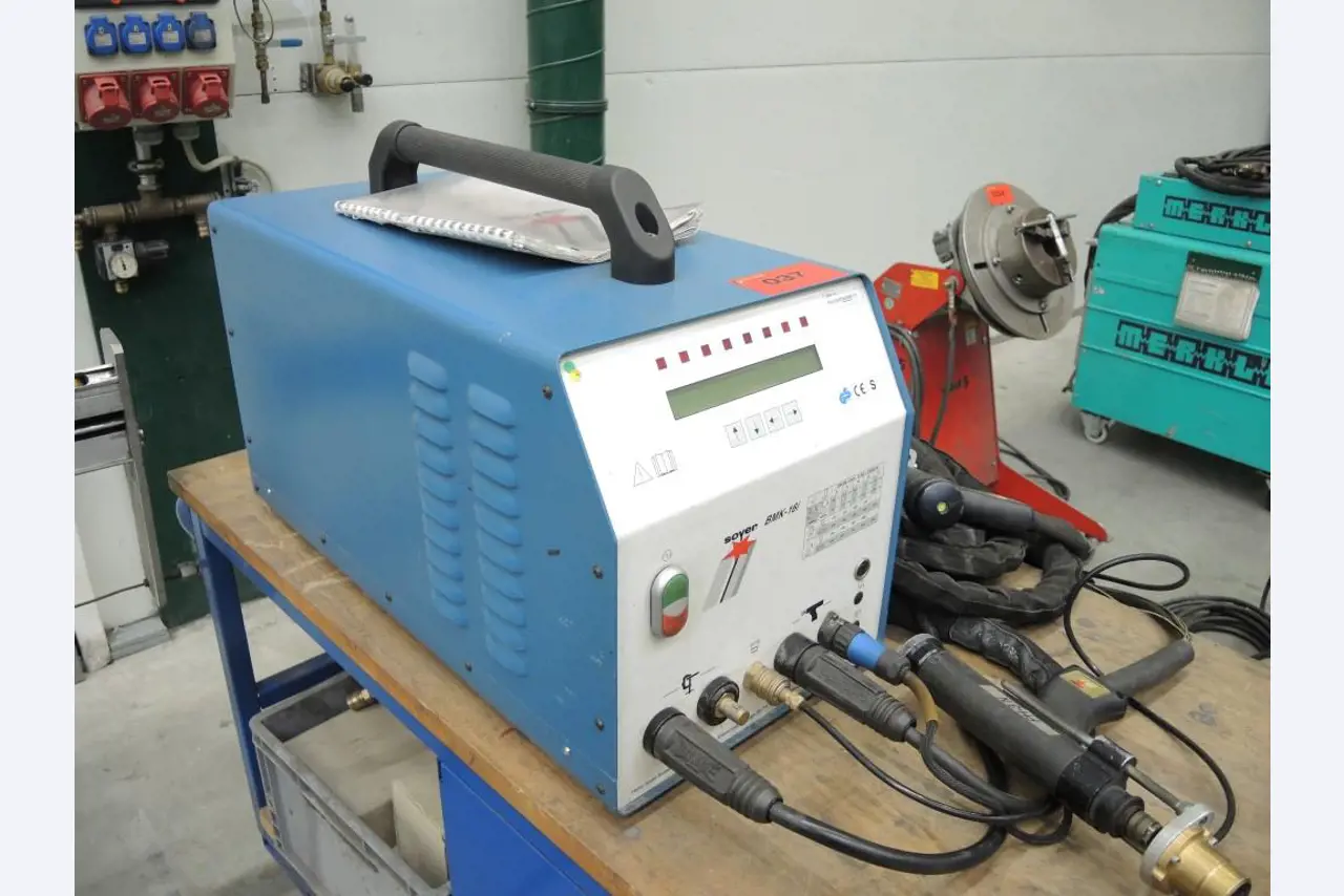 Chapas metálicas e máquinas para trabalhar metais<br><font size="2">Colaboração com Hilco Industrial Acquisitions bv</font><br><img src="/images/hil.png"><br>-3