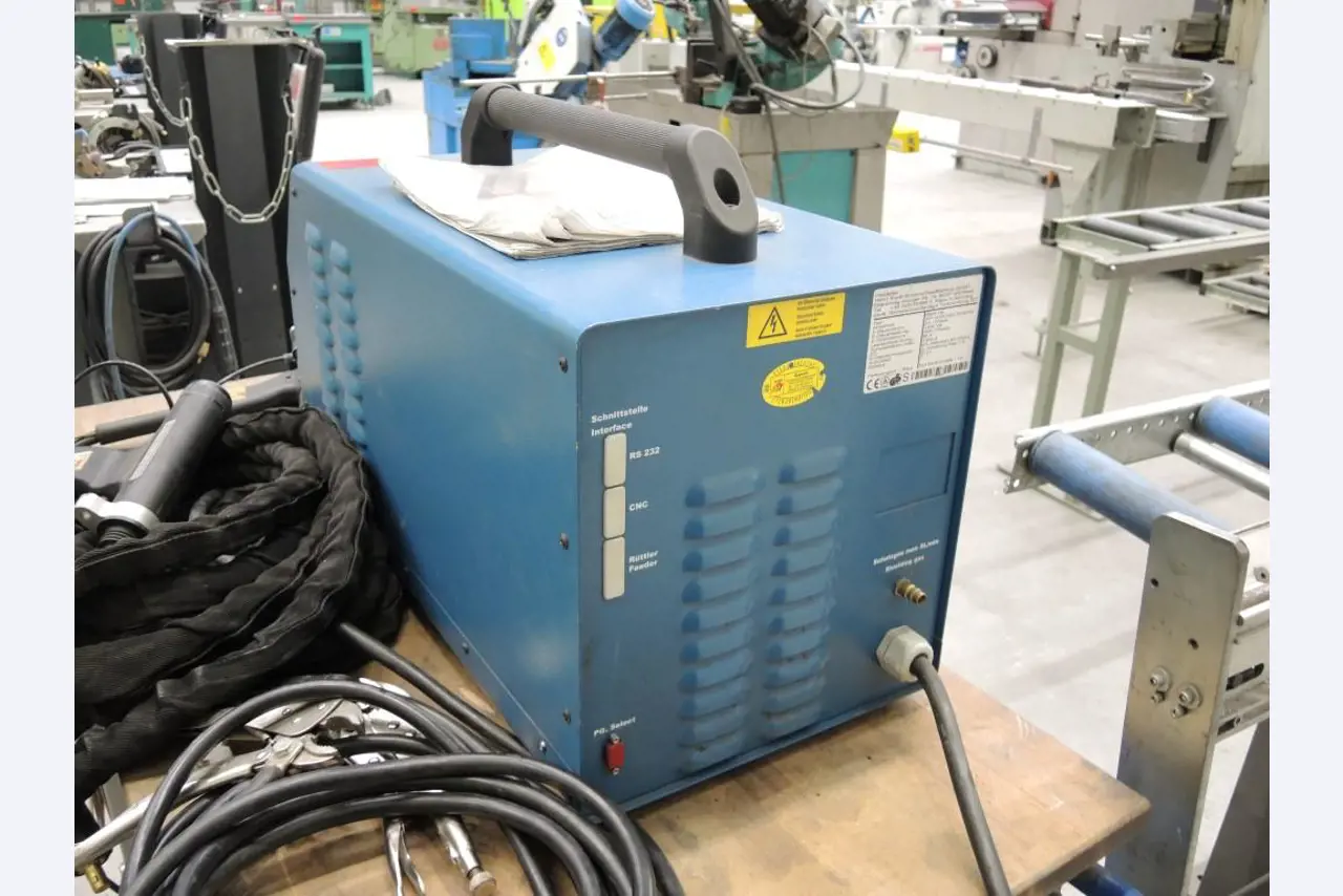 Chapas metálicas e máquinas para trabalhar metais<br><font size="2">Colaboração com Hilco Industrial Acquisitions bv</font><br><img src="/images/hil.png"><br>-6