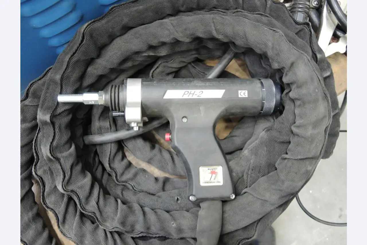 Chapas metálicas e máquinas para trabalhar metais<br><font size="2">Colaboração com Hilco Industrial Acquisitions bv</font><br><img src="/images/hil.png"><br>-8