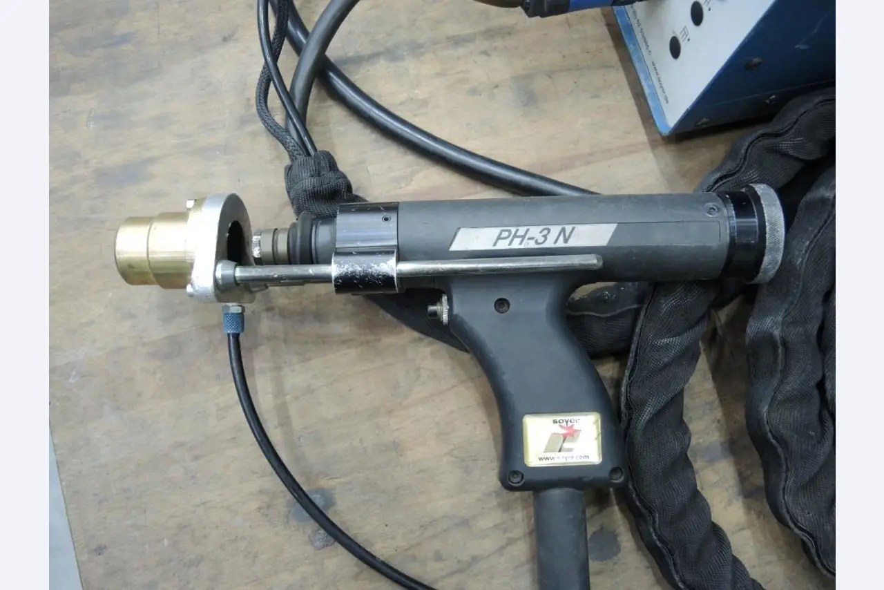 Chapas metálicas e máquinas para trabalhar metais<br><font size="2">Colaboração com Hilco Industrial Acquisitions bv</font><br><img src="/images/hil.png"><br>-9