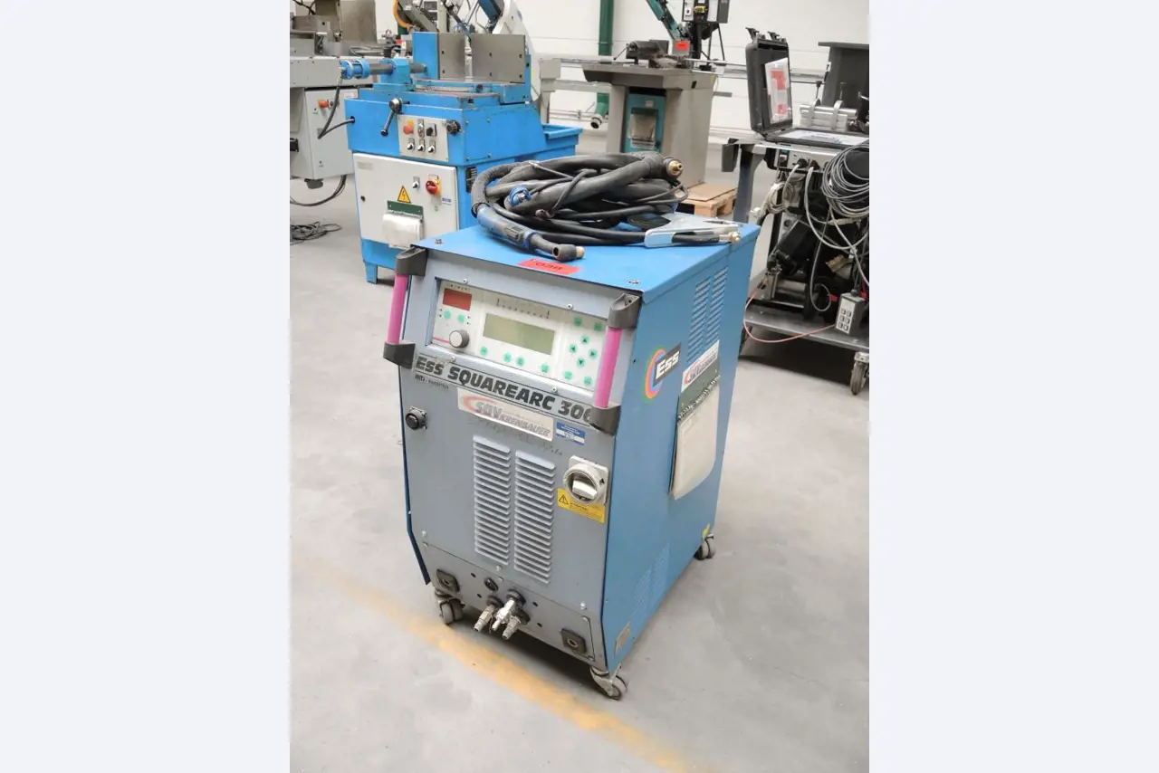 Chapas metálicas e máquinas para trabalhar metais<br><font size="2">Colaboração com Hilco Industrial Acquisitions bv</font><br><img src="/images/hil.png"><br>-1