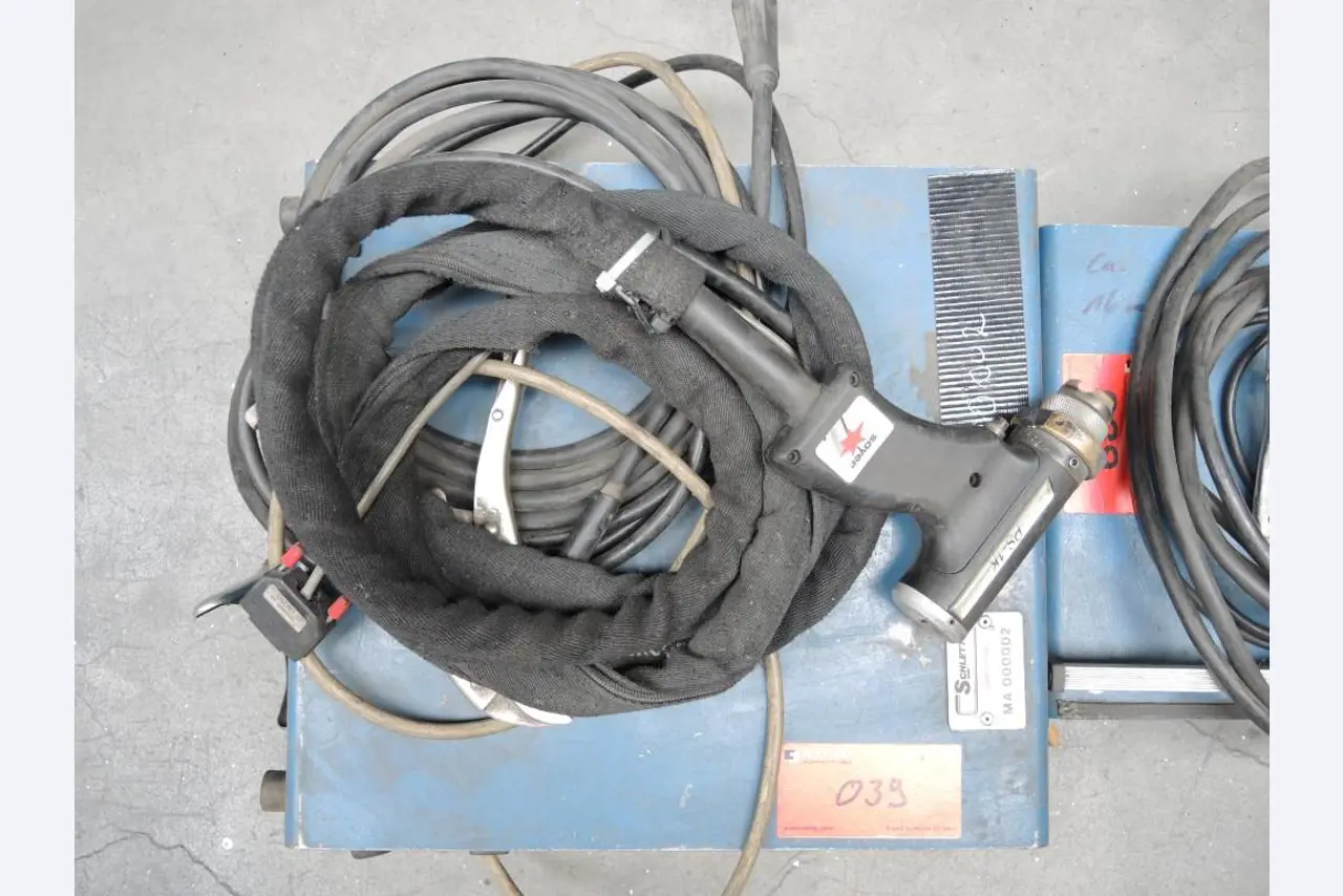 Chapas metálicas e máquinas para trabalhar metais<br><font size="2">Colaboração com Hilco Industrial Acquisitions bv</font><br><img src="/images/hil.png"><br>-4