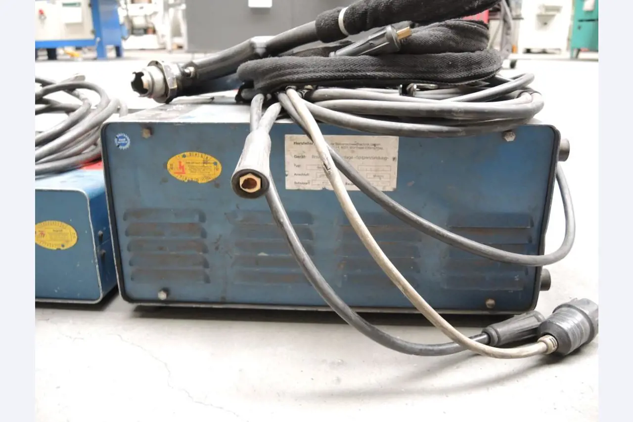 Chapas metálicas e máquinas para trabalhar metais<br><font size="2">Colaboração com Hilco Industrial Acquisitions bv</font><br><img src="/images/hil.png"><br>-5