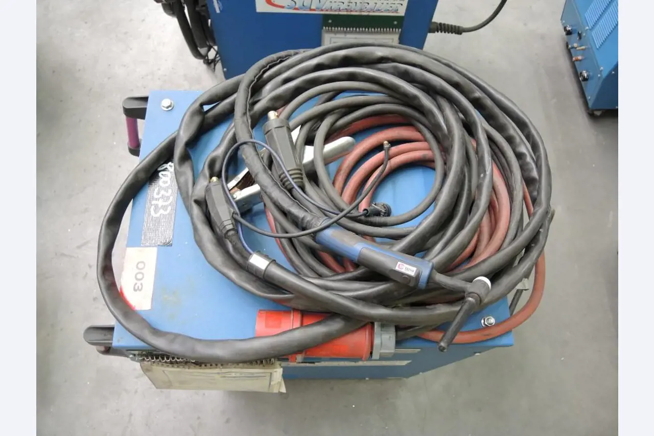 stroje na zpracování plechu a kovoobrábecí<br><font size="2">Ve spolupráci s firmo u Hilco Industrial Acquisitions bv</font><img src="/images/hilco-logo.png">
-4