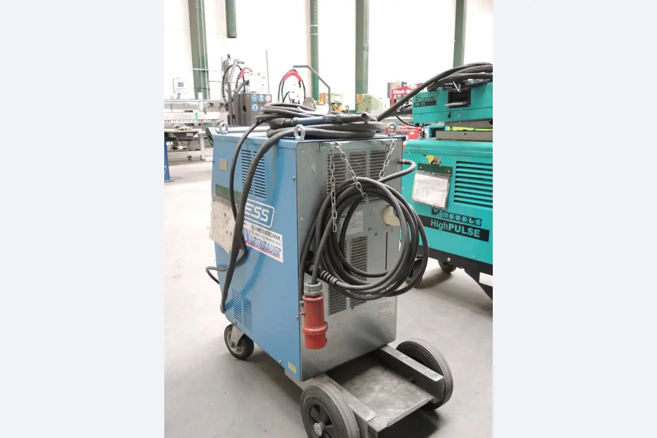 Chapas metálicas e máquinas para trabalhar metais<br><font size="2">Colaboração com Hilco Industrial Acquisitions bv</font><br><img src="/images/hil.png"><br>-4